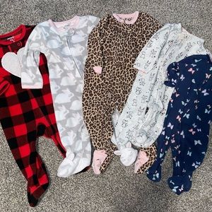 5 piece Carter’s baby girl footed sleeper onesies bundle lot; Size 6 months